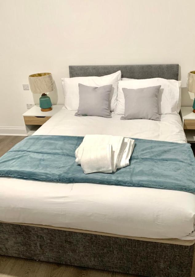 Beautiful All Room En-Suite 4 Bedrooms House , Free Parking, Wifi, Corporate, Contractors, Family Relocation, Contact Us For Long Term Rate Ilford Kültér fotó