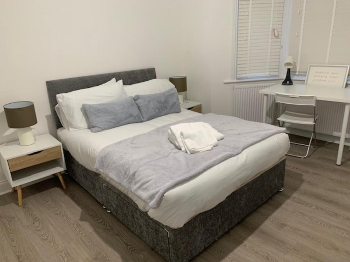 Beautiful All Room En-Suite 4 Bedrooms House , Free Parking, Wifi, Corporate, Contractors, Family Relocation, Contact Us For Long Term Rate Ilford Kültér fotó