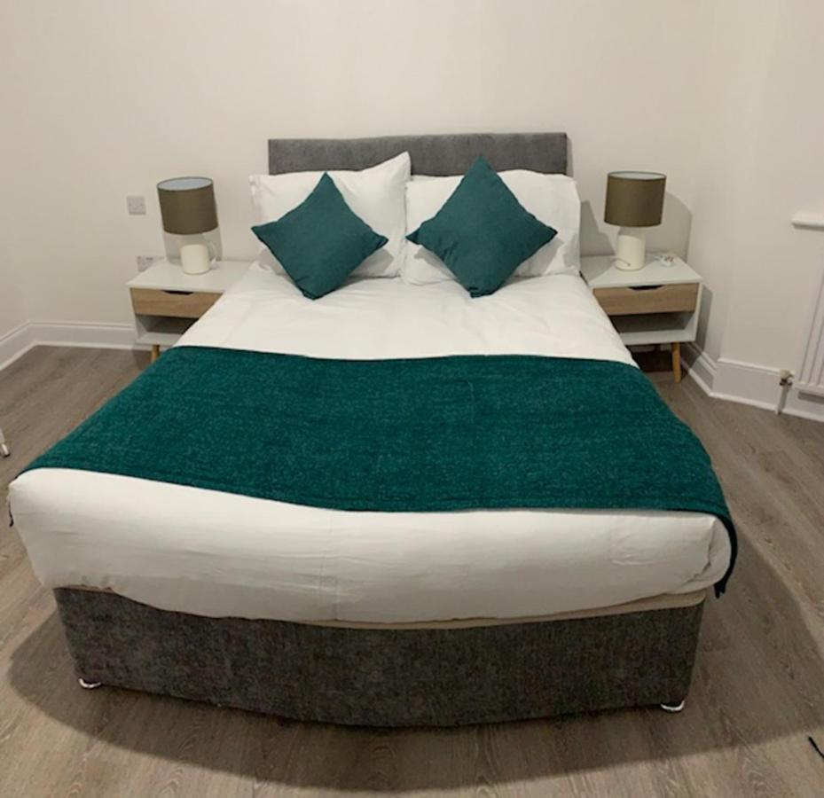 Beautiful All Room En-Suite 4 Bedrooms House , Free Parking, Wifi, Corporate, Contractors, Family Relocation, Contact Us For Long Term Rate Ilford Kültér fotó