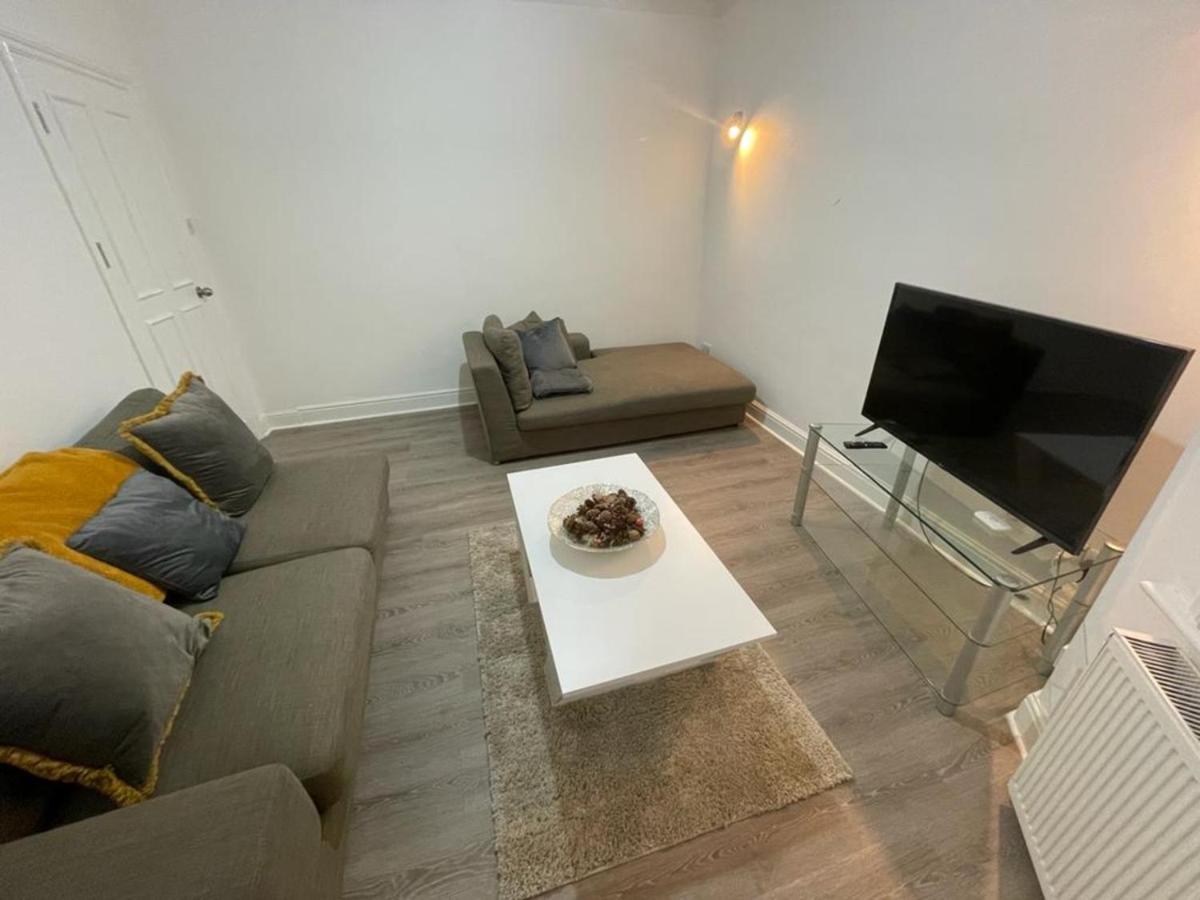 Beautiful All Room En-Suite 4 Bedrooms House , Free Parking, Wifi, Corporate, Contractors, Family Relocation, Contact Us For Long Term Rate Ilford Kültér fotó