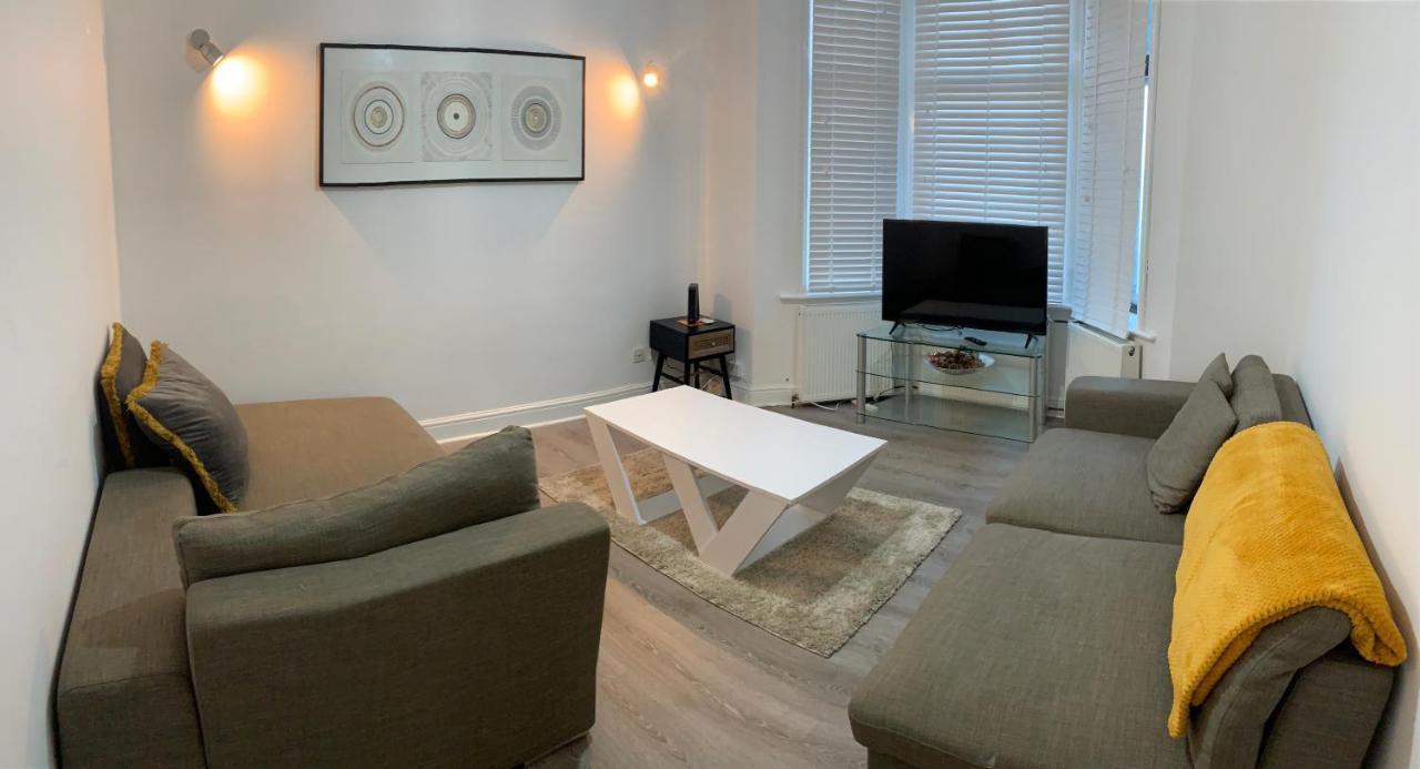 Beautiful All Room En-Suite 4 Bedrooms House , Free Parking, Wifi, Corporate, Contractors, Family Relocation, Contact Us For Long Term Rate Ilford Kültér fotó