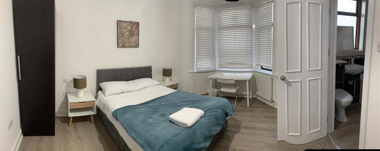 Beautiful All Room En-Suite 4 Bedrooms House , Free Parking, Wifi, Corporate, Contractors, Family Relocation, Contact Us For Long Term Rate Ilford Kültér fotó